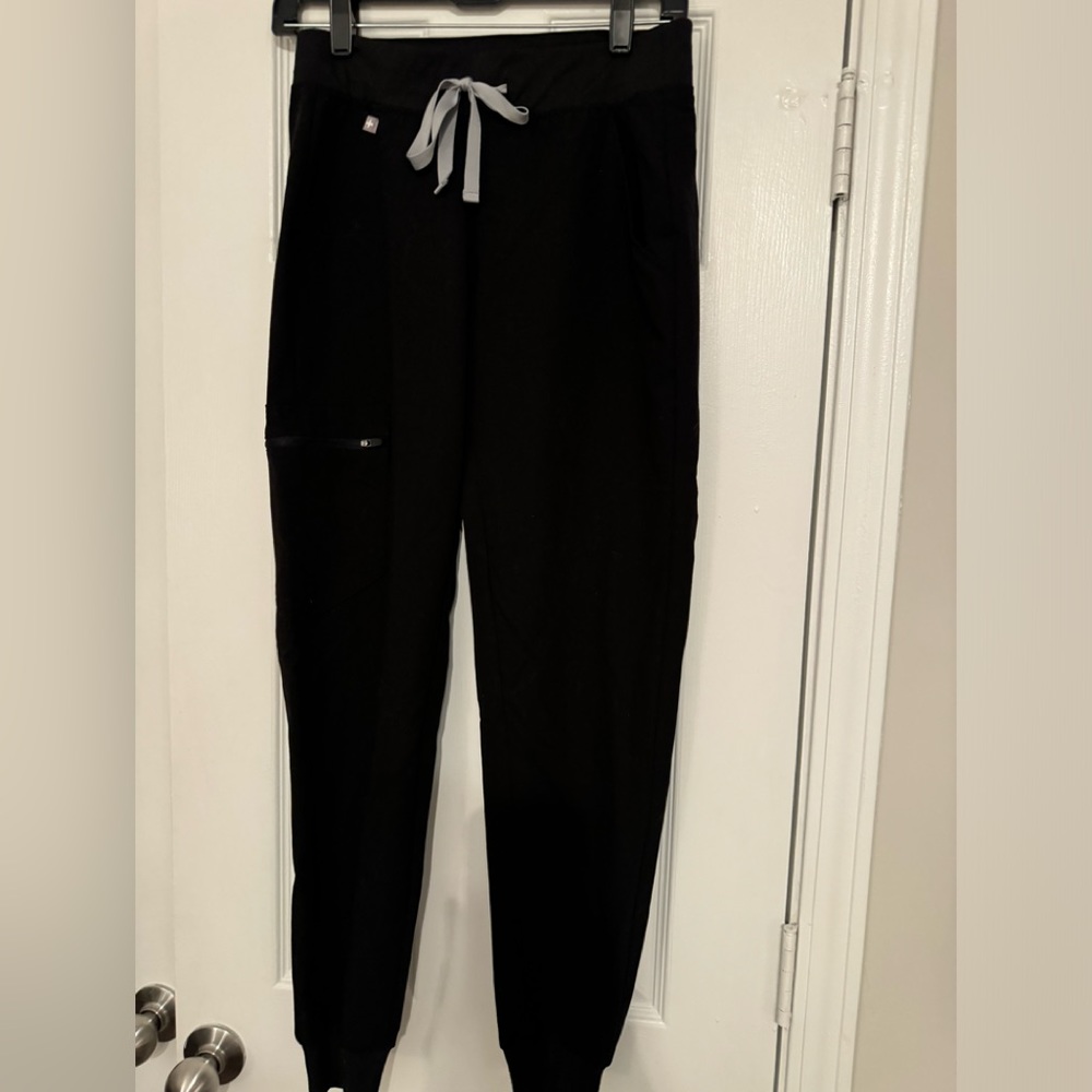 Figs black jogger scrub pants XS. 🖤